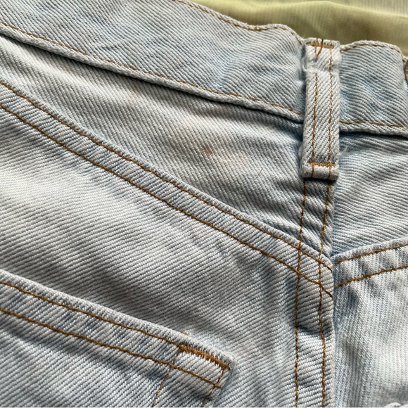 Vintage Levi’s Light Wash High Waisted Denim Cutoff Shorts-901 - Picture 5 of 8